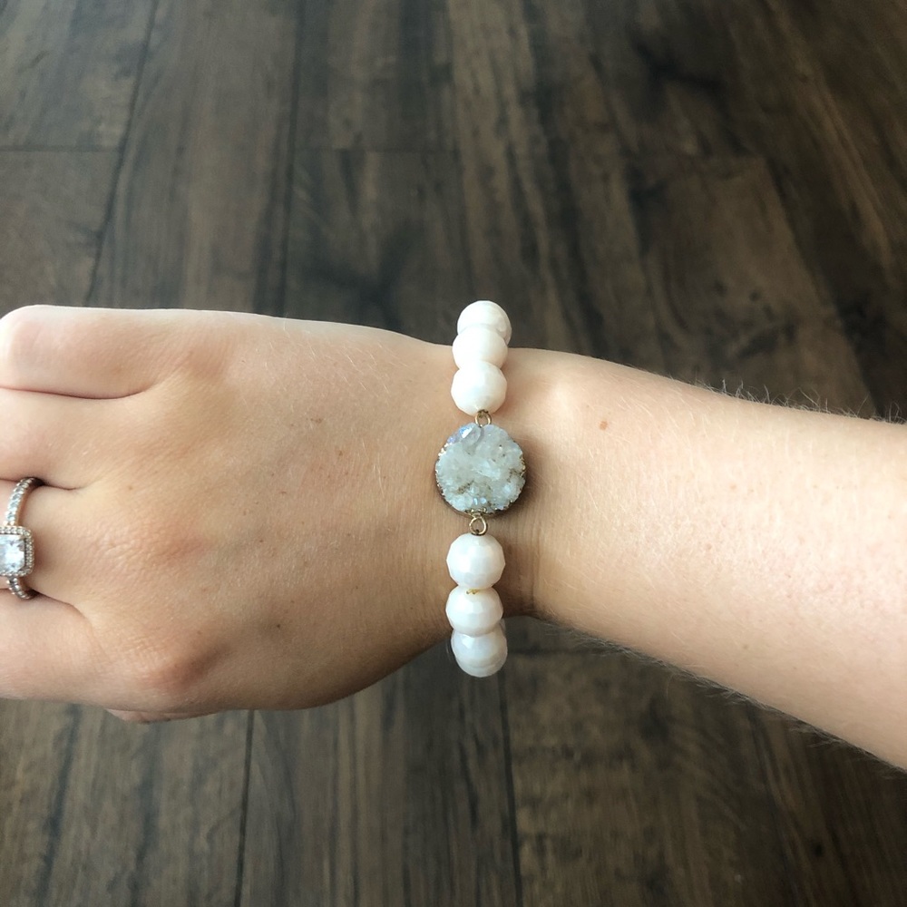 Stretchy Beaded Bracelet w/ Gemstone